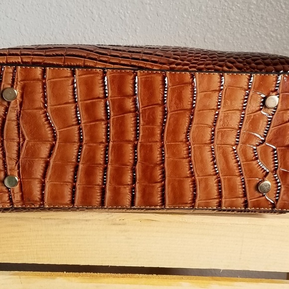 Classy & Elegant Embossed Crocodile Tote Bag - Picture 4 of 5